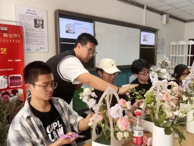 职校学习是他们确立工作方针培养工作荣誉感的关键时期