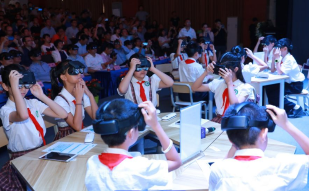 经历智慧的碰撞正是一种相互启示点燃火焰的沟通学习 经历智慧的碰撞正是一种相互启示点燃火焰的沟通学习