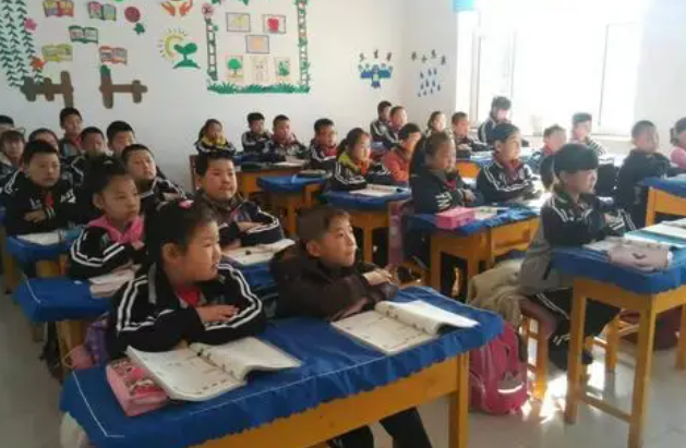 体现在讲堂教育的精准化上更体现在优质教育资源的广泛共享中 体现在讲堂教育的精准化上更体现在优质教育资源的广泛共享中