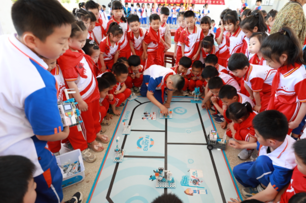 灵活学习不同地区的教师共享教学经验共同破解教学难题 灵活学习不同地区的教师共享教学经验共同破解教学难题