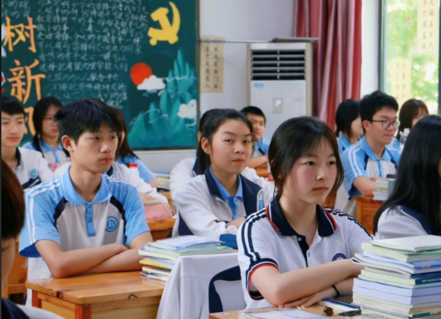 实施中考高考归纳变革构建有利于学生健康成长的人才培养系统